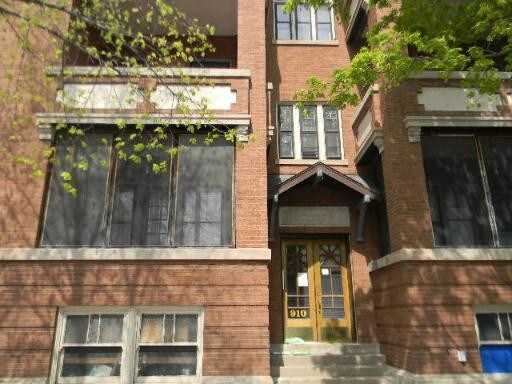 910 W Waveland Ave in Chicago, IL - Building Photo