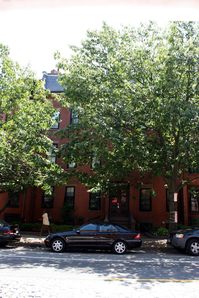 408 Columbus Ave in Boston, MA - Foto de edificio - Building Photo