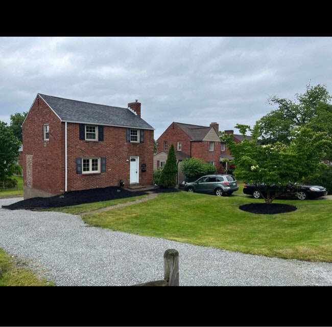 5368 Baptist Rd in Pittsburgh, PA - Building Photo - Building Photo