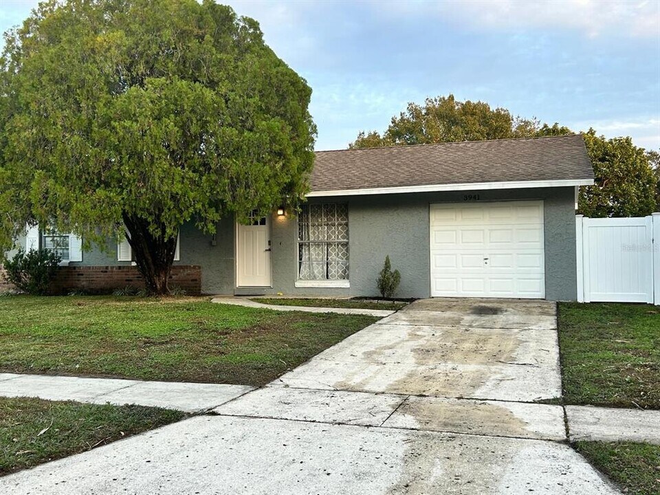 3941 Wingward Ave in Orlando, FL - Foto de edificio