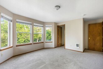 17450 SE 82nd Dr in Clackamas, OR - Building Photo - Building Photo