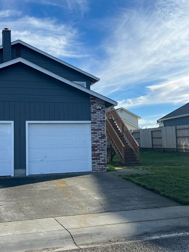 1805 Caroline Ave in Mckinleyville, CA - Building Photo - Building Photo