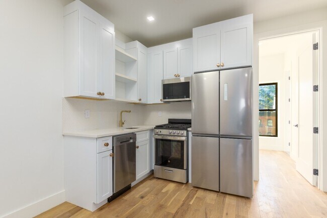 109 Decatur St-Unit -3 in Brooklyn, NY - Building Photo - Building Photo