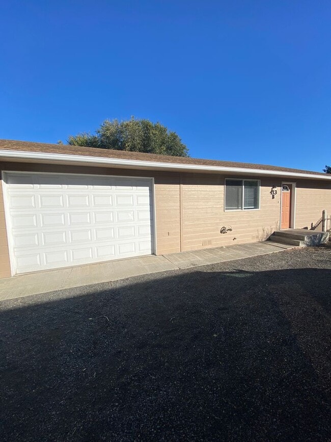 property at 413 S 5th St