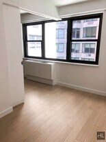 East 39th Street, Unit 21A in New York, NY - Building Photo