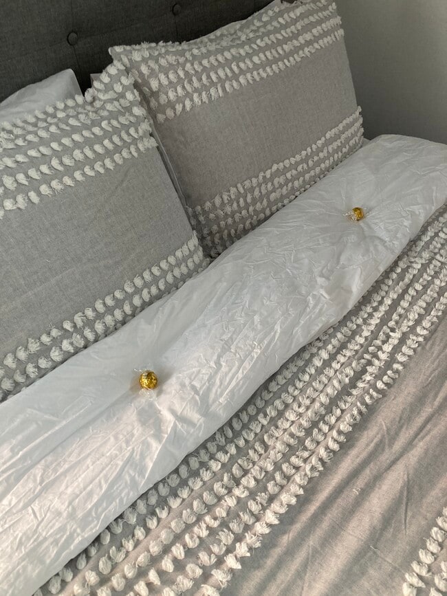 3649 Grand View Blvd, Unit Artsy Studio in Los Angeles, CA - Foto de edificio - Building Photo