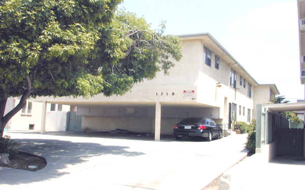 1318 S Ogden Dr in Los Angeles, CA - Building Photo