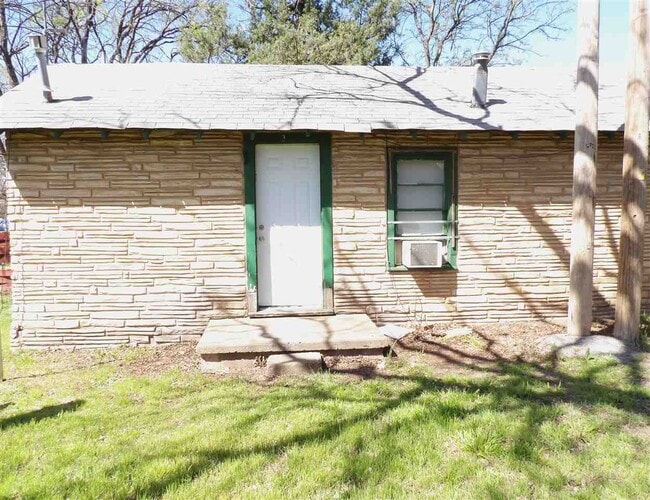 property at 1214 SW D Ave
