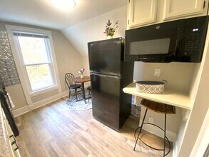 612 1/2 E Chestnut St in Bloomington, IL - Building Photo - Building Photo