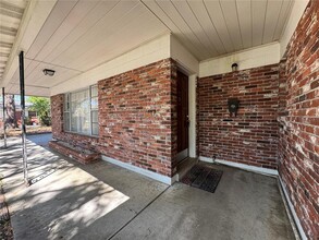 408 Cranberry Ln in Brandon, FL - Foto de edificio - Building Photo