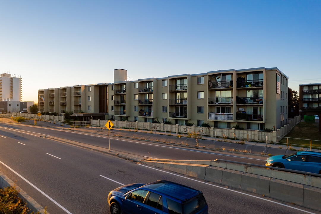 Woodward Mews in Calgary, AB - Building Photo