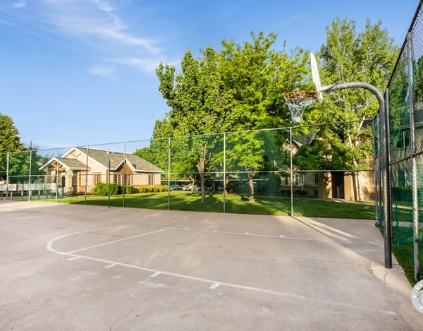 Riverwalk Apartments in Logan, UT - Foto de edificio - Building Photo