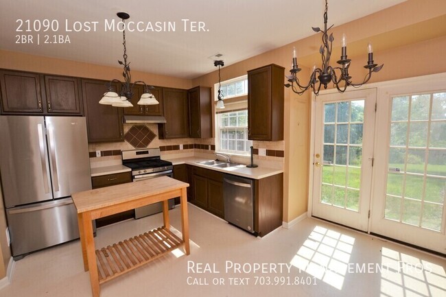 21090 Lost Moccasin Terrace in Ashburn, VA - Building Photo - Building Photo