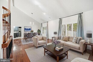 1 Springer Ct in Bethesda, MD - Building Photo