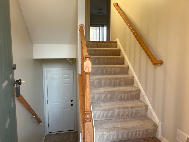 1088 N Claremont Dr in Palatine, IL - Building Photo - Building Photo