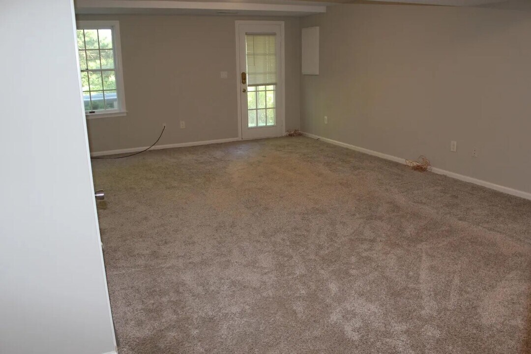 609 Holly Hill Dr in Rocky Hill, CT - Building Photo