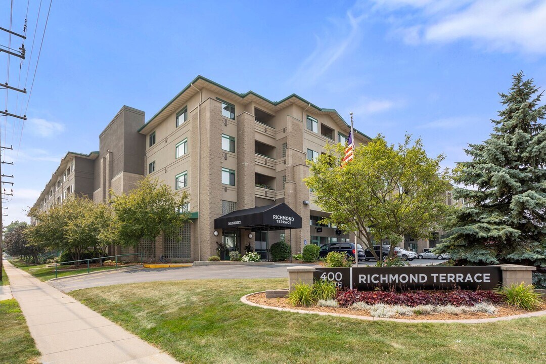 400 N Richmond St in Appleton, WI - Building Photo