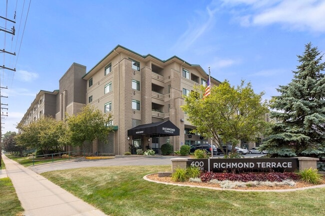 property at 400 N Richmond St