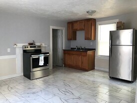 27-29 Snell St, Unit 29 Snell Street in Sturbridge, MA - Building Photo