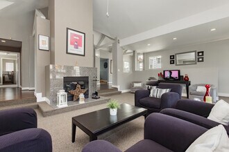 Hillcrest Apartment Homes in Hayward, CA - Foto de edificio - Building Photo
