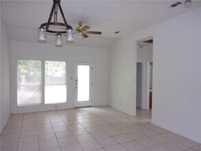 1227 Armadillo Rd in Austin, TX - Building Photo - Building Photo