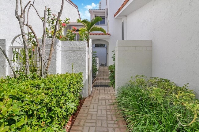 3769 NE 209th Terrace in Aventura, FL - Building Photo - Building Photo