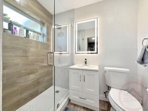 11240 SW 60th Terrace in Miami, FL - Building Photo - Building Photo