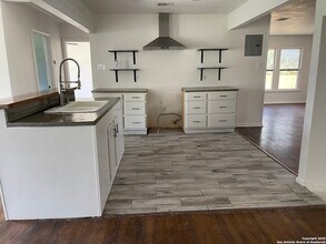 2010 Texas Ave in San Antonio, TX - Building Photo - Building Photo