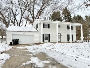 2431 Blarney Stone Dr in Beloit, WI - Building Photo - Building Photo