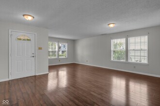 10187 Hatherley Way in Fishers, IN - Building Photo - Building Photo