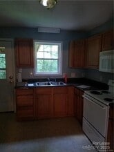 417 E I St, Unit 1 Bedroom B906A in Newton, NC - Foto de edificio - Building Photo