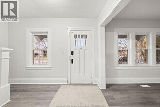 1060 Lawrence Rd in Windsor, ON - Building Photo - Building Photo