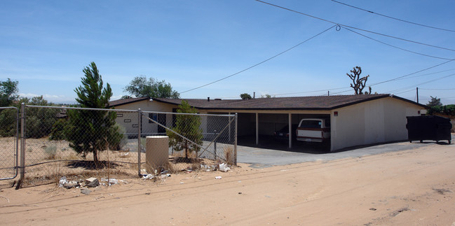 19170 Outer Hwy 18 in Apple Valley, CA - Foto de edificio - Building Photo
