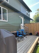 11354-11353 53 St NW in Edmonton, AB - Building Photo