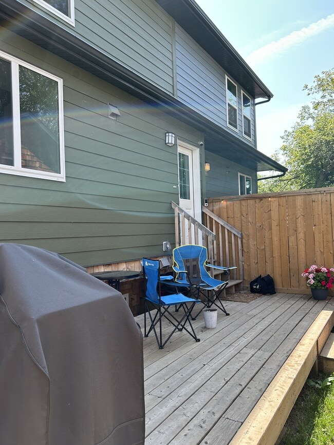 property at 11354-11353 53 St NW