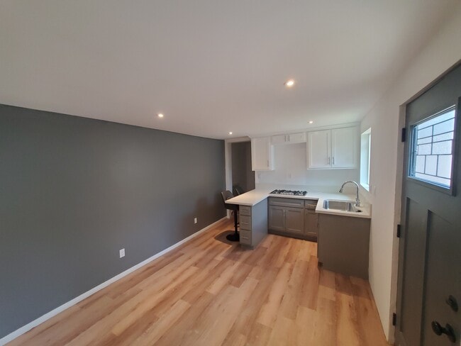 property at 437 W Regent St