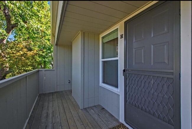 915 Apricot Ave in Campbell, CA - Building Photo - Building Photo