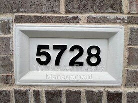 5728 Brahma Trail in Fort Worth, TX - Building Photo