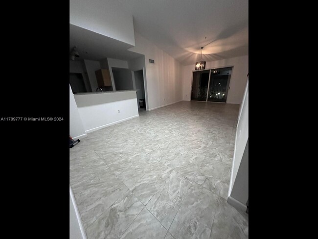 2401 W Preserve Way, Unit 303 in Miramar, FL - Foto de edificio - Building Photo