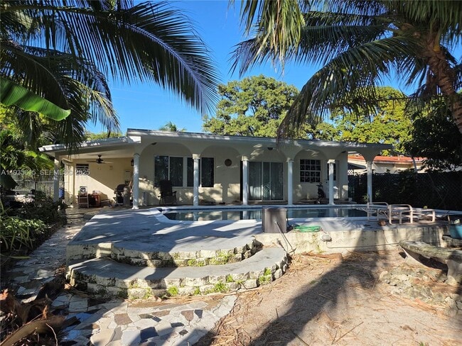 301 SW 5th St in Hallandale Beach, FL - Building Photo - Building Photo