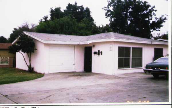 5832-5838 Fostoria St in Bell Gardens, CA - Foto de edificio - Building Photo