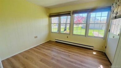 399 Woodbridge Dr in Ridge, NY - Building Photo - Building Photo