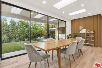 22747 Erwin St in Los Angeles, CA - Building Photo - Building Photo