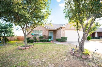 1938 Castaway Dr in Grand Prairie, TX - Building Photo - Building Photo