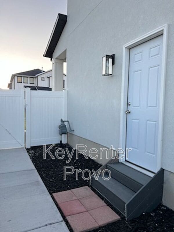 4724 E Lake Vista Dr in Eagle Mountain, UT - Building Photo - Building Photo