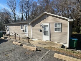 402 S 10th St in Bessemer City, NC - Building Photo