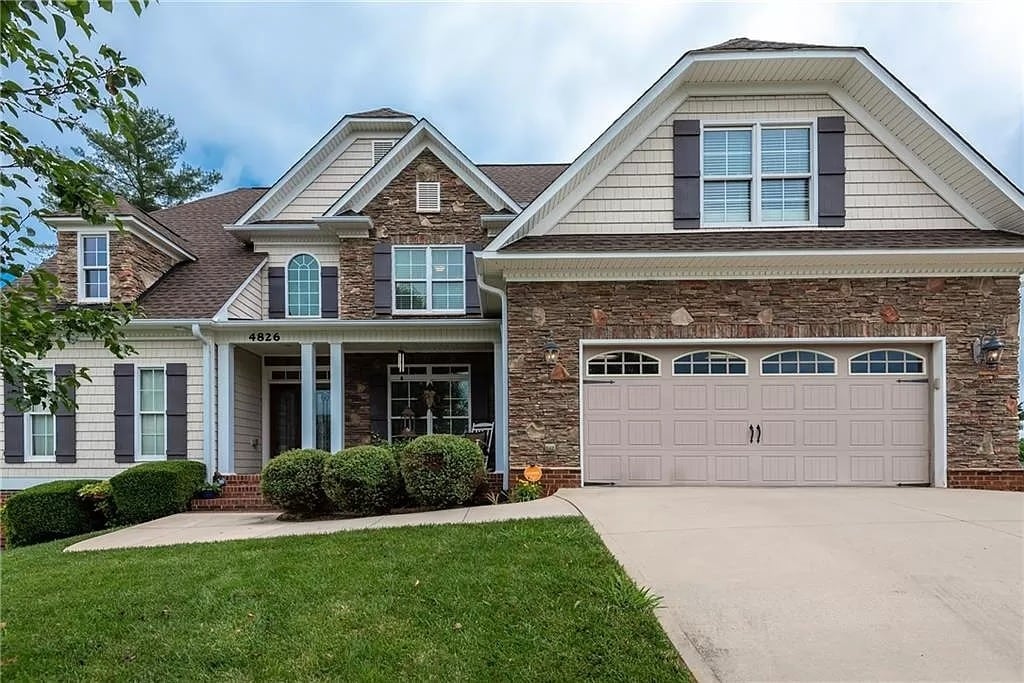 4826 Morning Glow Ln in Hickory, NC - Foto de edificio