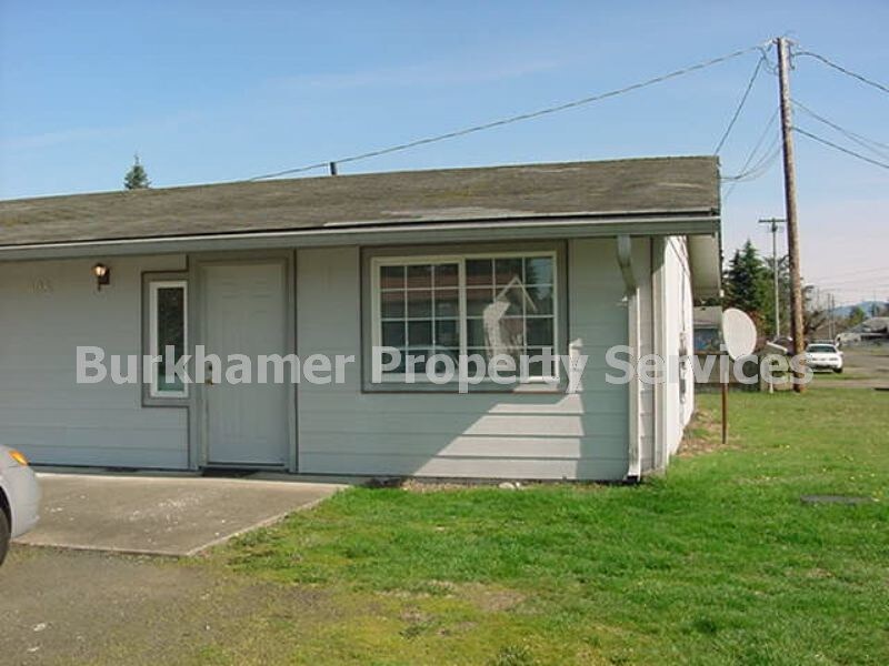 408 N 14th St in Elma, WA - Building Photo