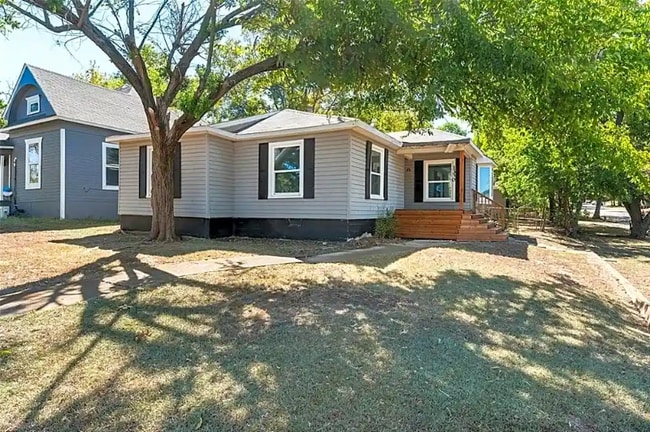 property at 1330 W Sears St