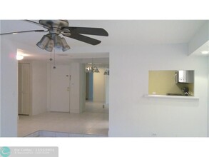 3650 Inverrary Dr in Lauderhill, FL - Building Photo - Building Photo